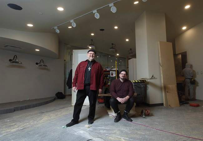 West Edmonton Mall chapel to look like Starbucks with hockey - image