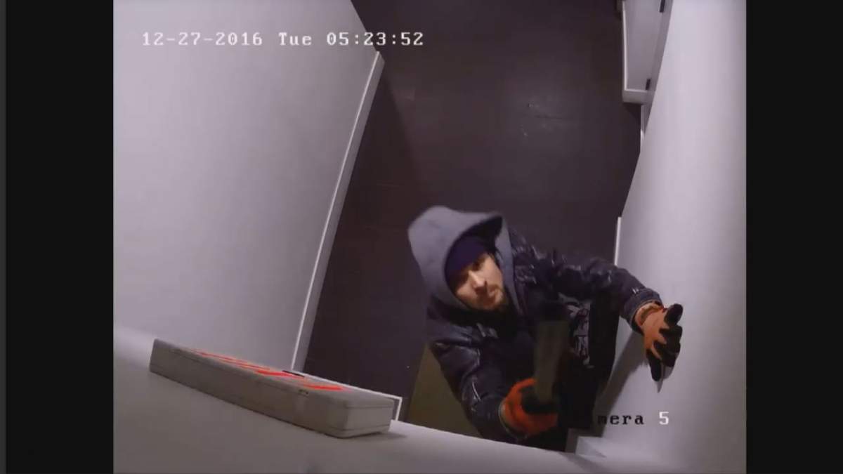 WATCH: Alleged mail thief caught in action in New Westminster - image