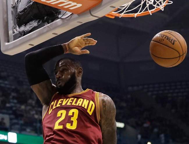 LeBron James explains refusal to stay with teammates at Trump Hotel - image