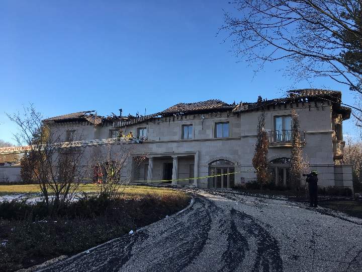 4-alarm fire guts Bridle Path mansion - image