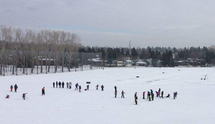 Inner-city Calgary golf course begins snowmaking for the first time - image