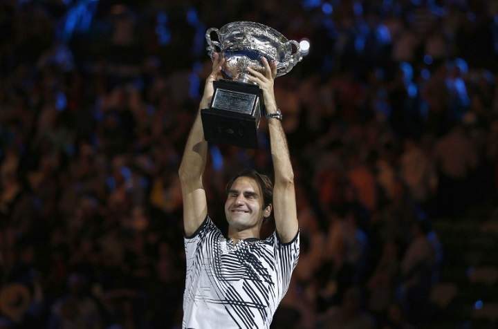 Tennis - Australian Open - Melbourne Park, Melbourne, Australia - 29/1/17  Switzerland's Roger Federer holds up the trophy after winning his Men's singles final match against Spain's Rafael Nadal. REUTERS/Thomas Peter.