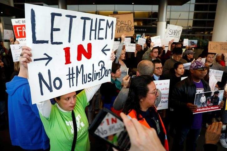 People protest Donald Trump's travel ban from Muslim majority countries at the International terminal at Los Angeles International Airport (LAX) in Los Angeles, California, U.S., January 28, 2017.  REUTERS/Patrick T. Fallon.