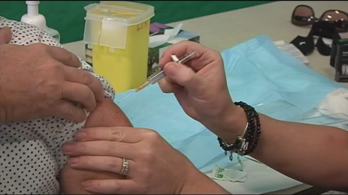 Doctors in Quebec could soon be allowed to charge for vaccines, Tuesday, October 3, 2017.