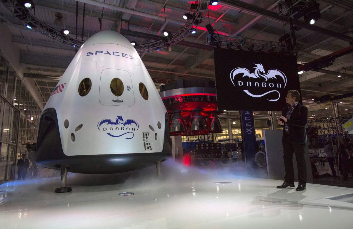 File Photo: SpaceX CEO Elon Musk (R) unveils the Dragon V2 spacecraft in Hawthorne, California May 29, 2014.