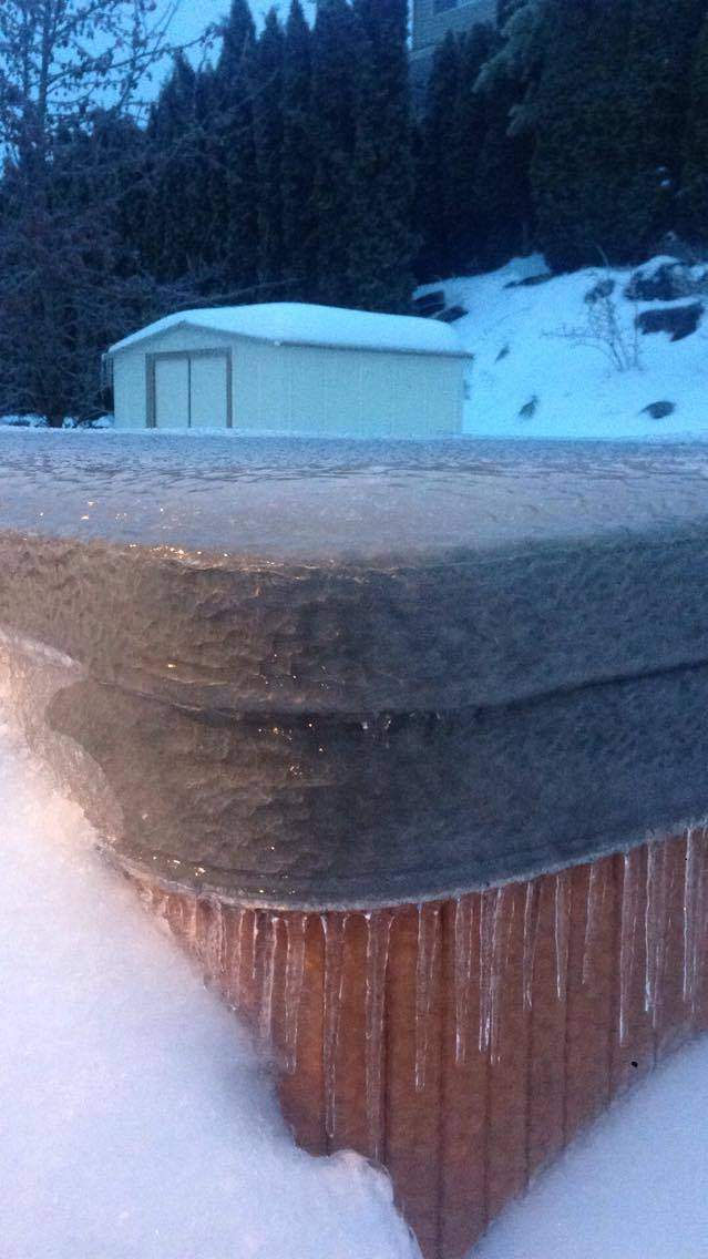 Hot tub lid frozen in Chilliwack. Credit: Tara Just.