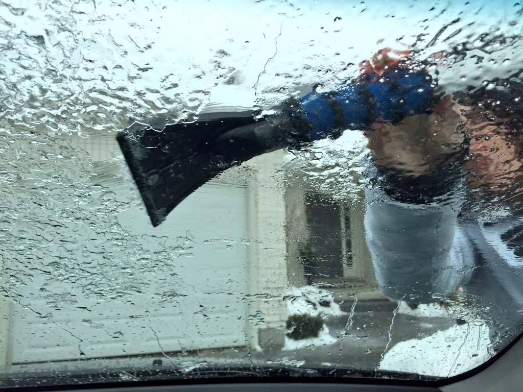 Many school boards' in the Kingston region asked parents to come pick up their children before the freezing rain hit.