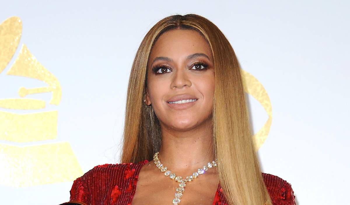 Beyonce poses in the press room at the 59th GRAMMY Awards at Staples Center on February 12, 2017 in Los Angeles, California. 