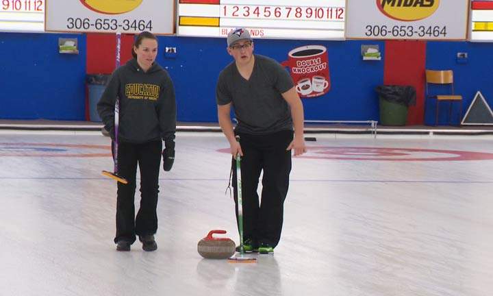Mackenzie Schwartz and Sam Wills won the 2017 Saskatchewan mixed doubles curling championship 6-3 this past weekend.