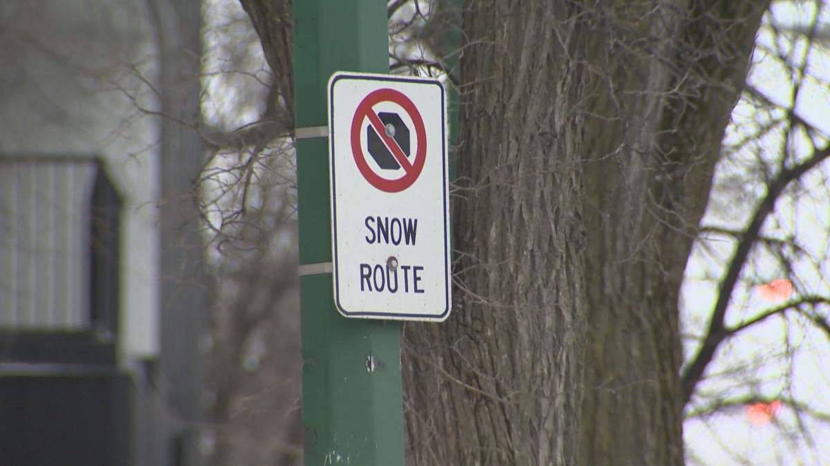 Snow route sign.