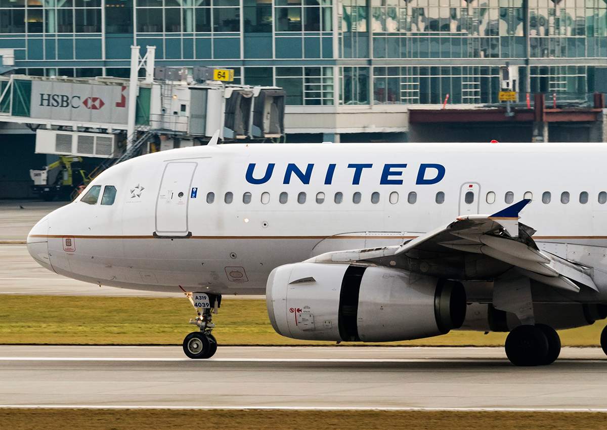 A United Airlines Airbus A319-131 narrow-body jet airliner lands at Vancouver International Airport, Richmond, B.C., January 26, 2017.