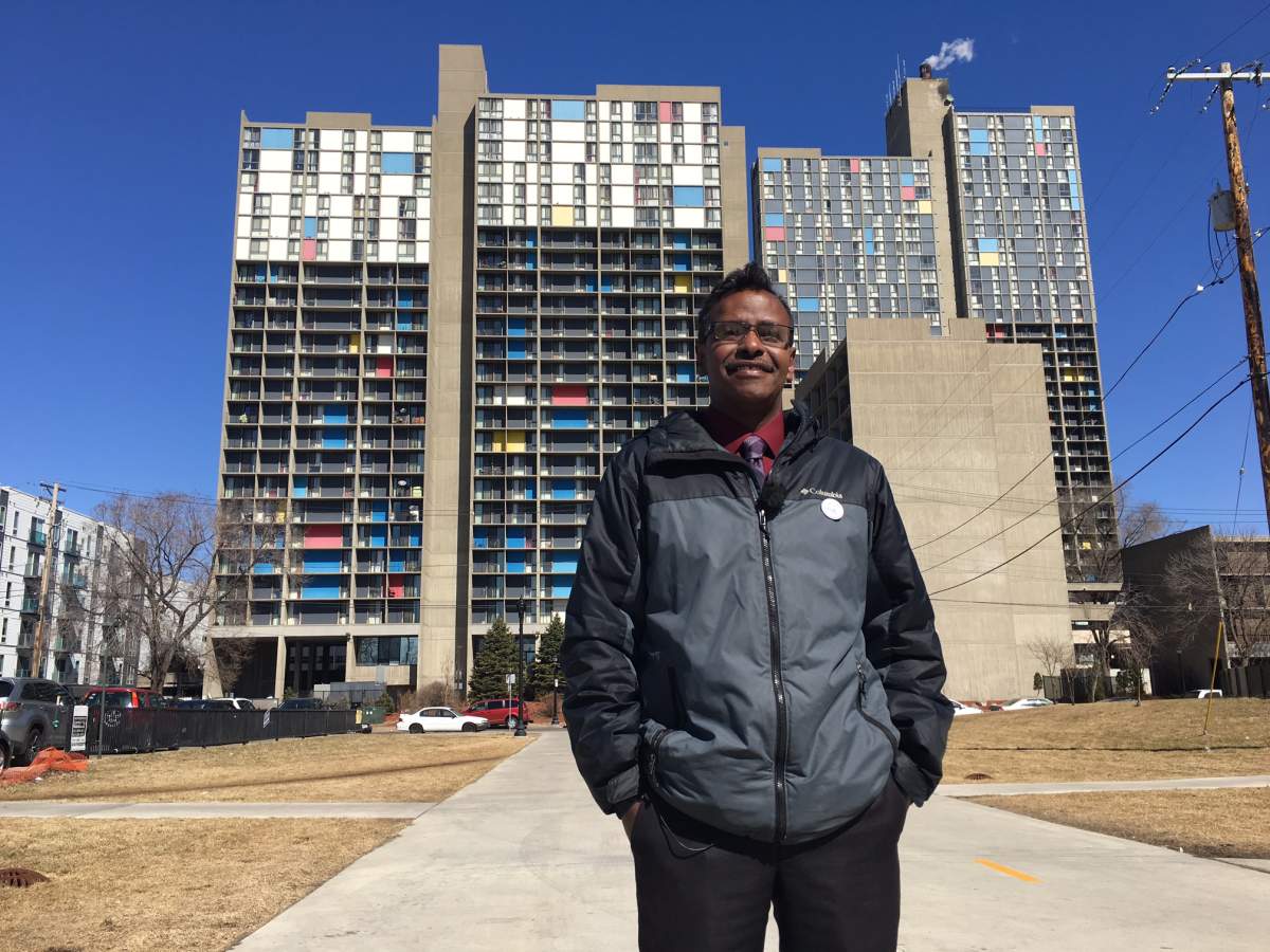 Abdirizak Bihi, director of the Somali Social Advocacy Centre, speaks with Global News in Minneapolis’ ‘Little Mogadishu’.