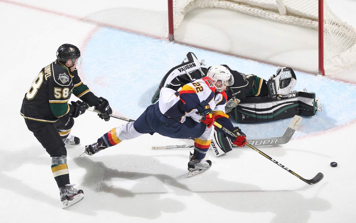 Anthony Cirelli #22 of the Erie Otters is stopped by Tyler Parsons #1 of the London Knights during an OHL game. (Photo by Claus Andersen/Getty Images).