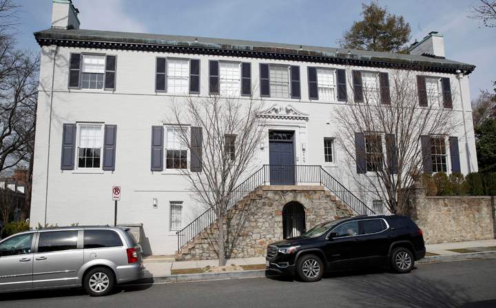 Residents of a posh Washington neighbourhood say the
Trump clan doesn't make for very good neighbours. 