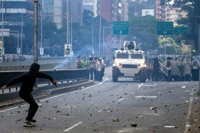 Demonstrators clash with police during a protest in Caracas, Venezuela, 08 April 2017. 