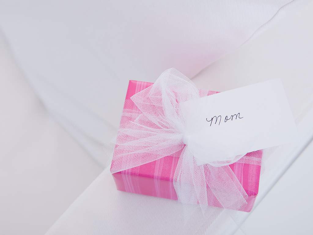 If you've got $50 burning a hole in your pocket, this is the Mother's Day gift guide for you. 