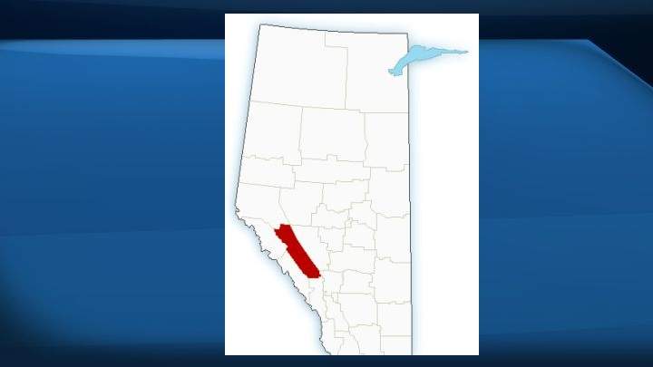 A map of Alberta with areas in red indicating parts of the province under a snowfall warning on April 20, 2017.