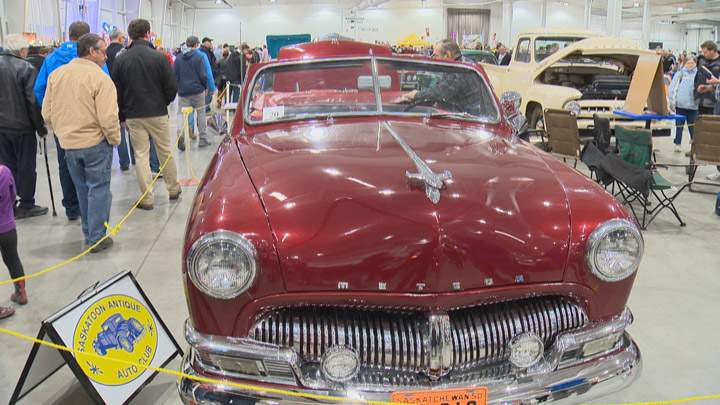 Thousands turn out for the Draggins annual rod and custom car show at Prarieland Park.