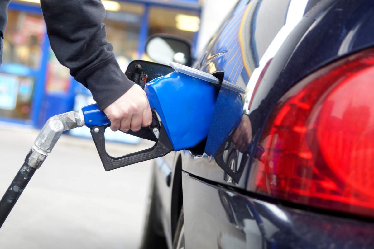 London gas prices set to rise by at least six cents/litre overnight - image