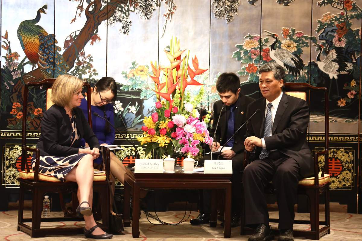 Alberta Premier Rachel Notley and MA Xingrui, Governor of Guangdong, signing the agreement to create a sister-province relationship. Monday, April 24, 2017.