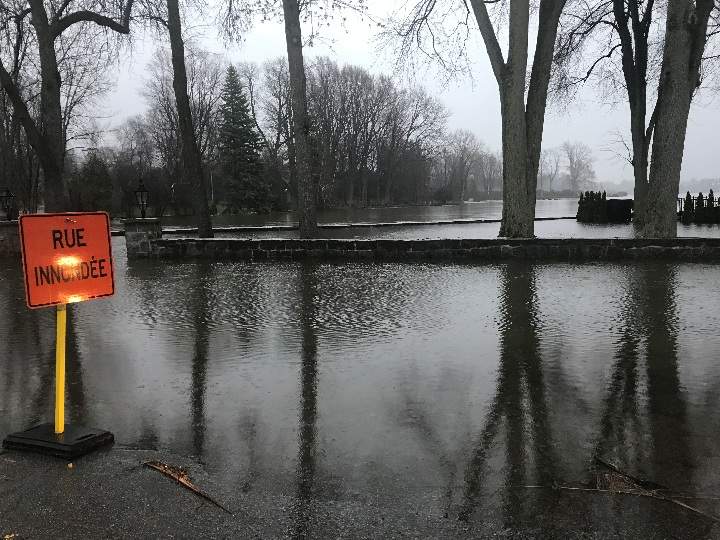 In this photo, a property in Laval-sur-le-Lac is flooded and a sign warns drivers that the street is also flooded.
Friday, April 21, 2017.