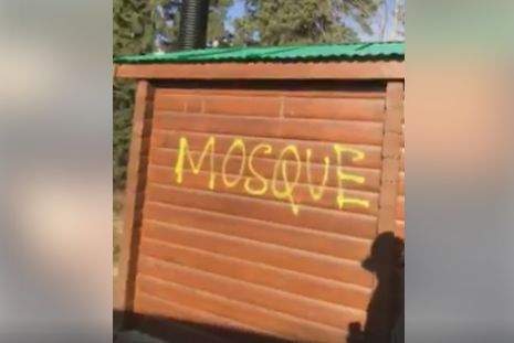 The word “mosque” spray painted on an outhouse in Jasper National Park, Alta. April 19, 2017. 