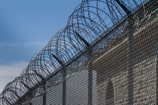 Atlanta inmate, fiancee charged with running ‘prisoner taxi’ service - image