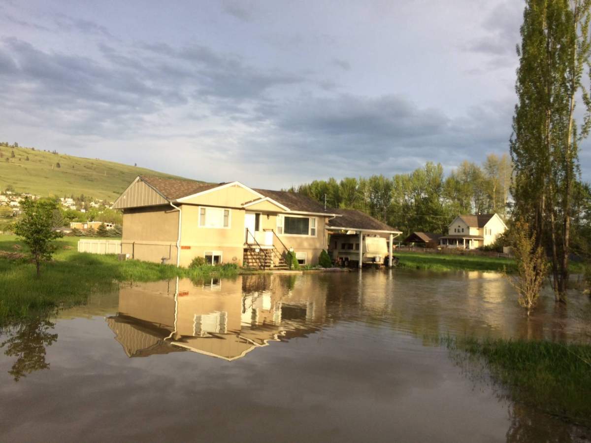 ‘All-hands-on-deck’ for sandbagging in Lake Country - image
