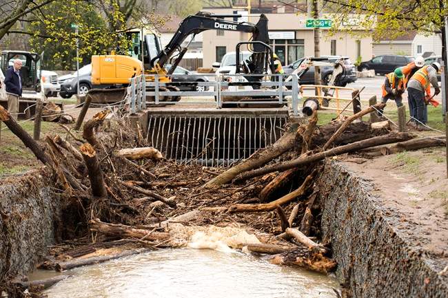 Crews work to clean up mud and debris in Dundas, Ont.