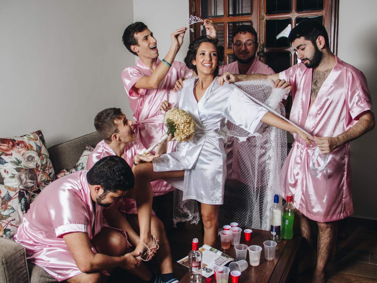 Bride stages bridesmaid photo shoot with her best male friends - image