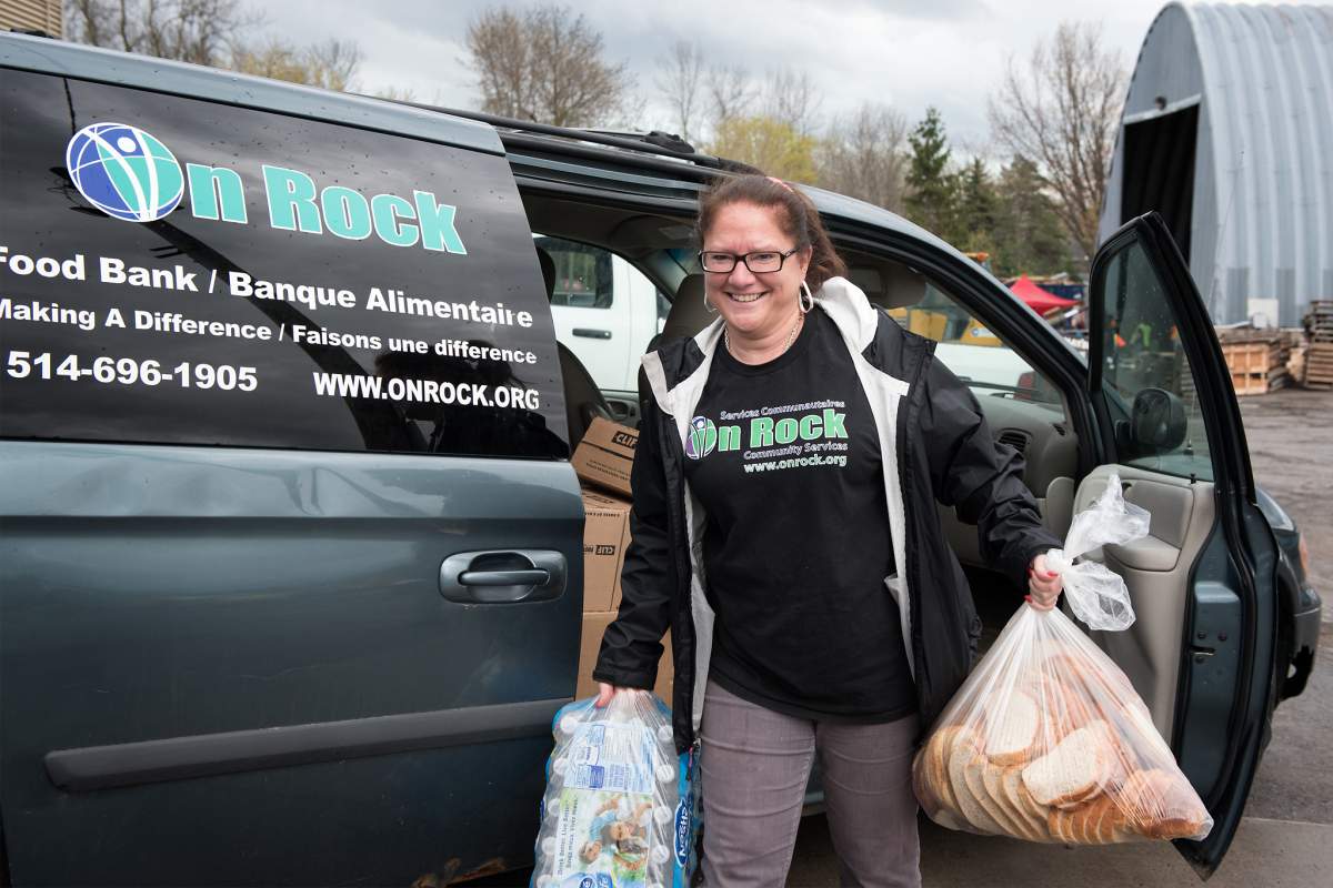 Volunteers help flood victims in Île Bizard in Montreal's West Island.