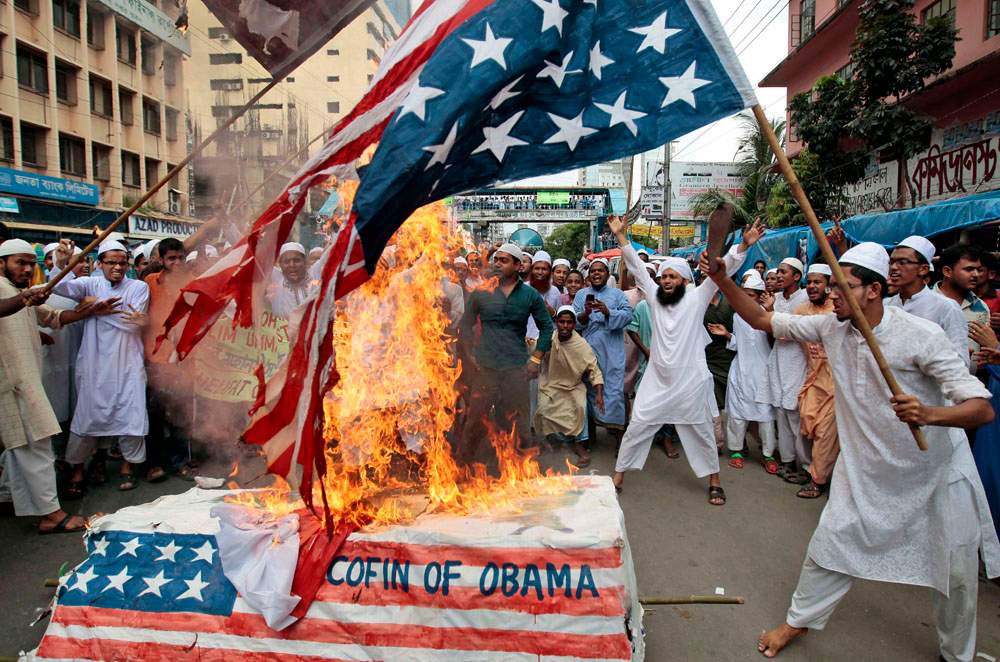 Bangladeshi Muslims burn a U.S. flag and a coffin of then-U.S. president Barack Obama during a protest in Dhaka, Bangladesh, in September of 2012 (not a protest against current U.S. President Donald Trump in 2017).
