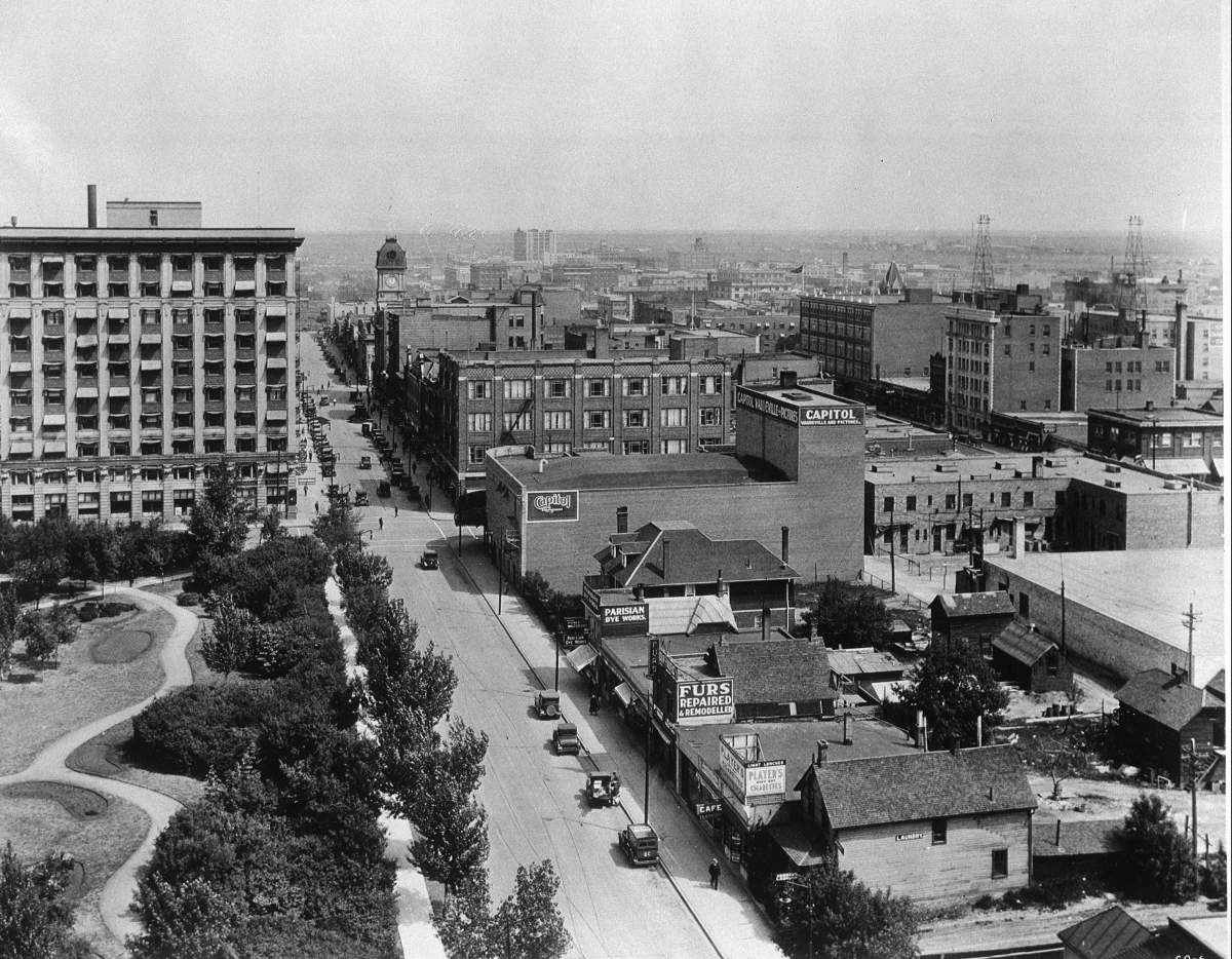Regina, Saskatchewan; ca.1930–Cities– Skyline view looking along Scarth St., from the Hotel Saskatchewan, Regina. (CP PHOTO) 1999 (National Archives of Canada) PA-119921
