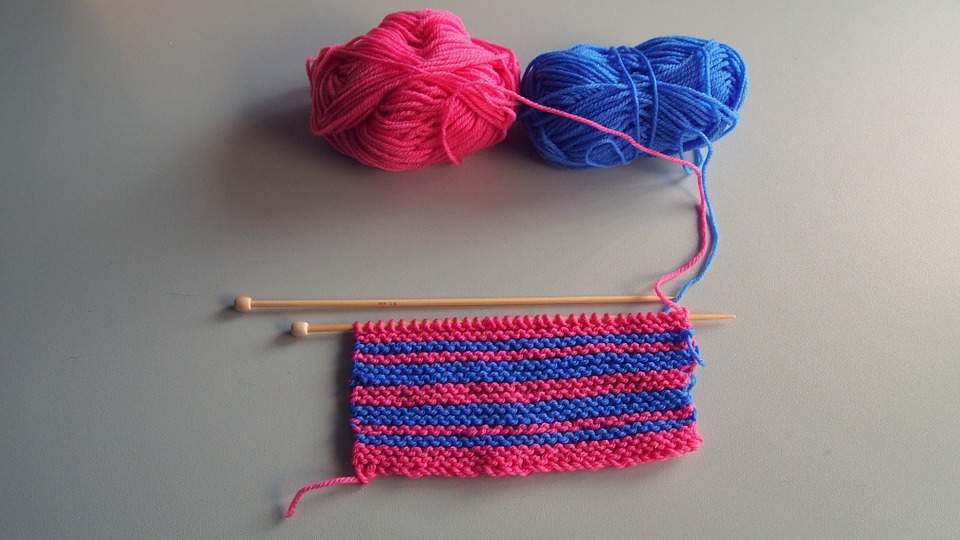 Knitting needles are permitted on planes.