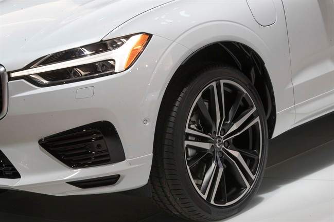 Alberta auto insurance rates higher than the national average, still rising: LowestRates.ca - image