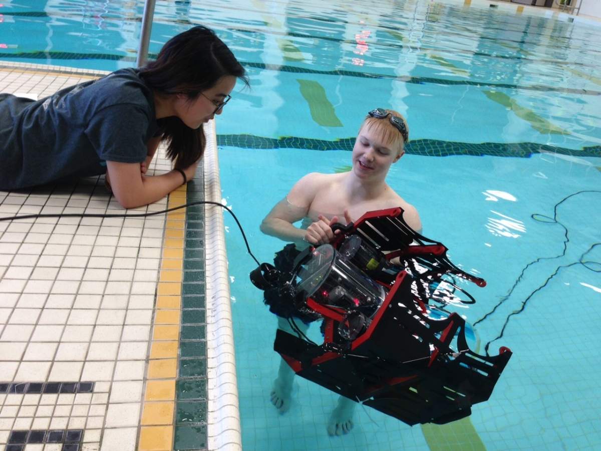 Students at the University of Alberta have developed an unmanned robotic submarine.