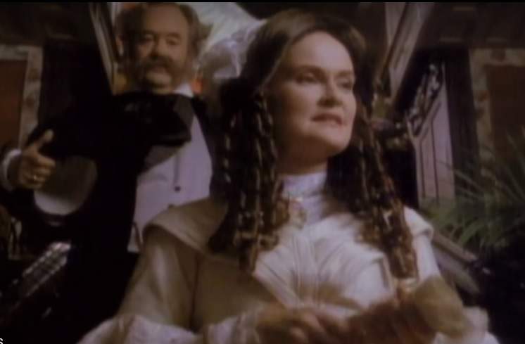 In this Heritage Minute, Queen Victoria was portrayed by actress Bronwen Mantel.