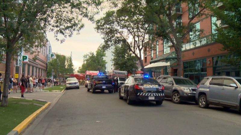 Calgary police respond to a building in the 800 block of 15 Avenue S.W. on Wednesday, July 26, 2017 after firefighters reported being assaulted.
