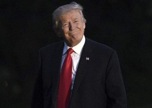 Donald Trump smiles as he returns to the White House.