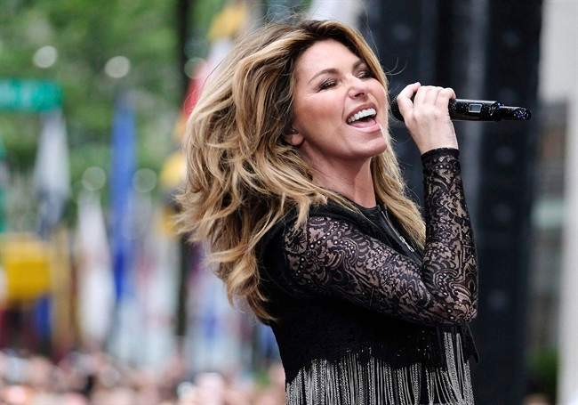 Who could forget Shania Twain’s performance of her hit song, “Man, I Feel Like a Woman” in 1999?