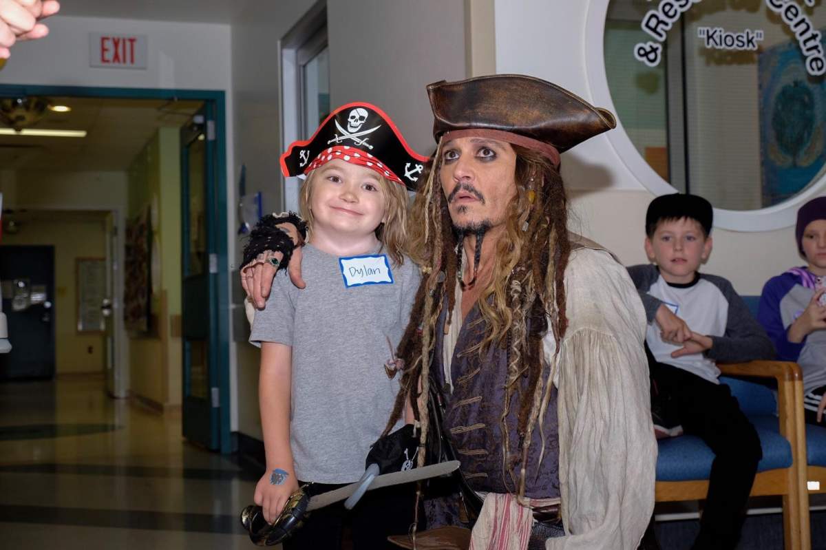 Johnny Depp visits B.C. Children’s Hospital dressed as Capt. Jack Sparrow - image
