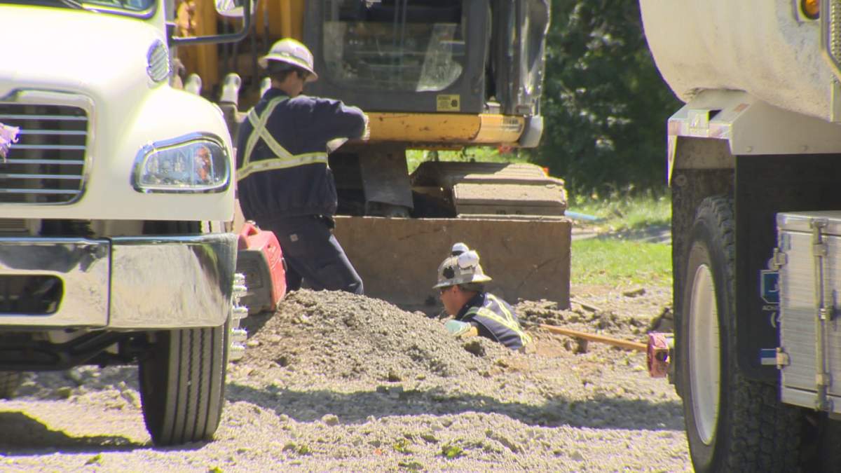 Heritage Gas crews work to repair a natural gas line that was hit by a construction crew on Thursday, Aug. 17, 2017.
