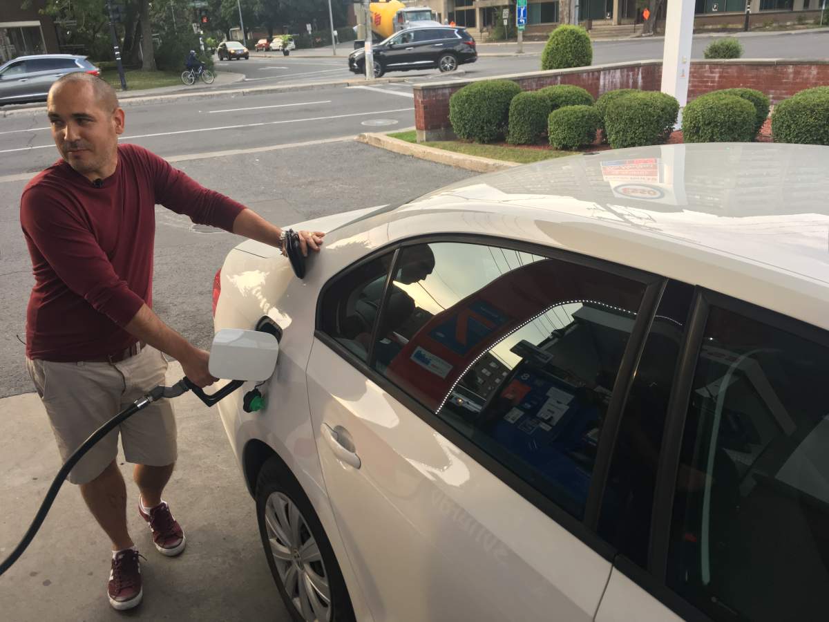 Roger Milo filling up his tank at a gas station in Côte-Saint-Luc. Tuesday August 29, 2017.