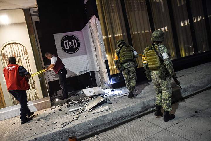 Members of the Mexican army look at damage caused by an earthquake in the Port of Veracuz on September 7, 2017.