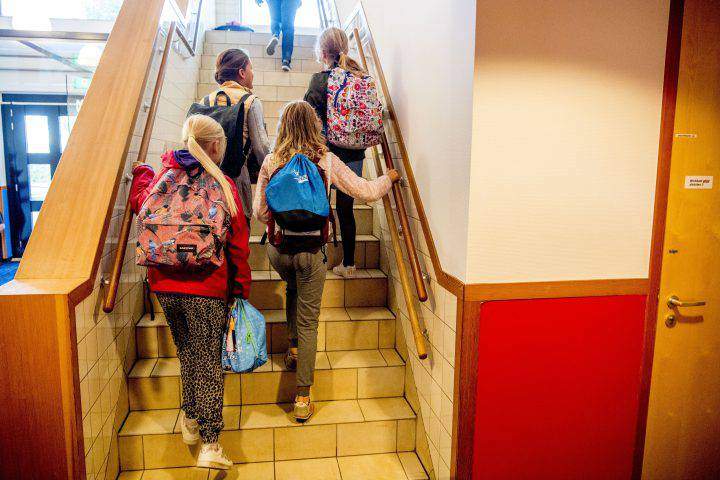 How could teachers help students with Dyslexia learn in school?