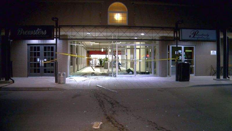 Calgary police investigate a smash and grab robbery in the 700 block of Lake Bonnavista Drive S.E. on Wednesday, Sept. 6, 2017. 