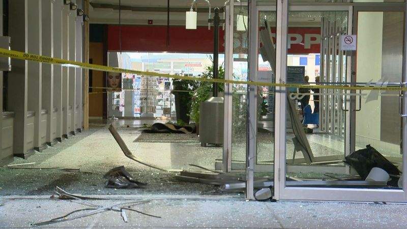 Calgary police investigate a smash and grab robbery in the 700 block of Lake Bonnavista Drive S.E. on Wednesday, Sept. 6, 2017.