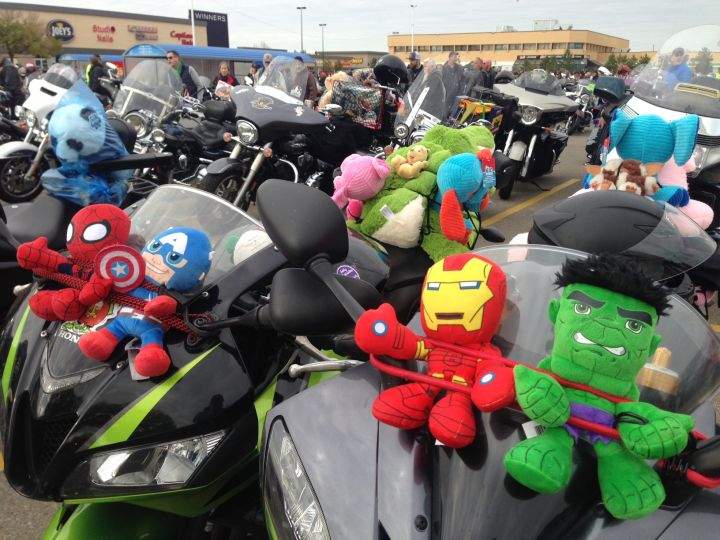 One of the most important events of the year in terms of supporting 630 CHED Santas Anonymous rumbled through the streets of Edmonton on Sunday. The annual Edmonton Toy Run saw motorcyclists gather at Capilano Mall before making the journey to Hawrelak Park. 