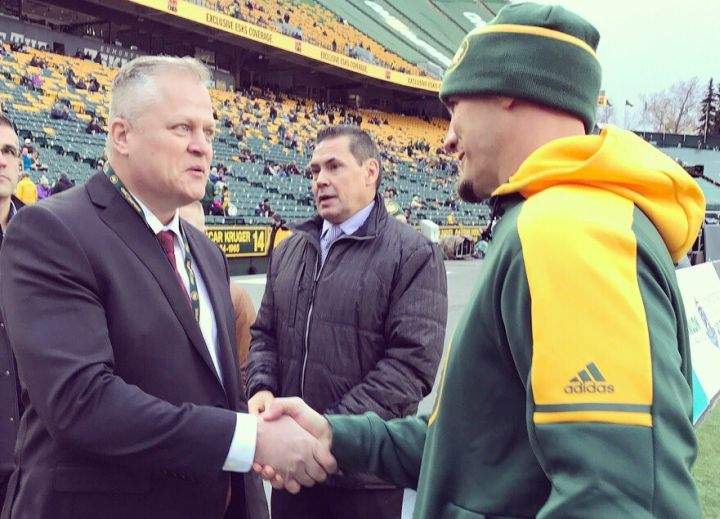 Edmonton Police Service Const. Mike Chernyk (far left), who survived an attack outside Commonwealth Stadium a little over two weeks ago, meets Eskimos’ head coach Jason Maas (far right) on Oct. 14, 2017.