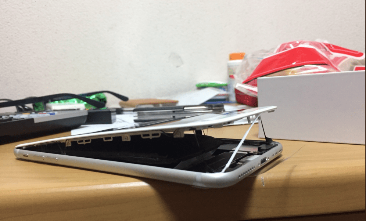 There have been several reports of the iPhone 8 Plus batteries swelling and causing the screen to split from the phone's body. 